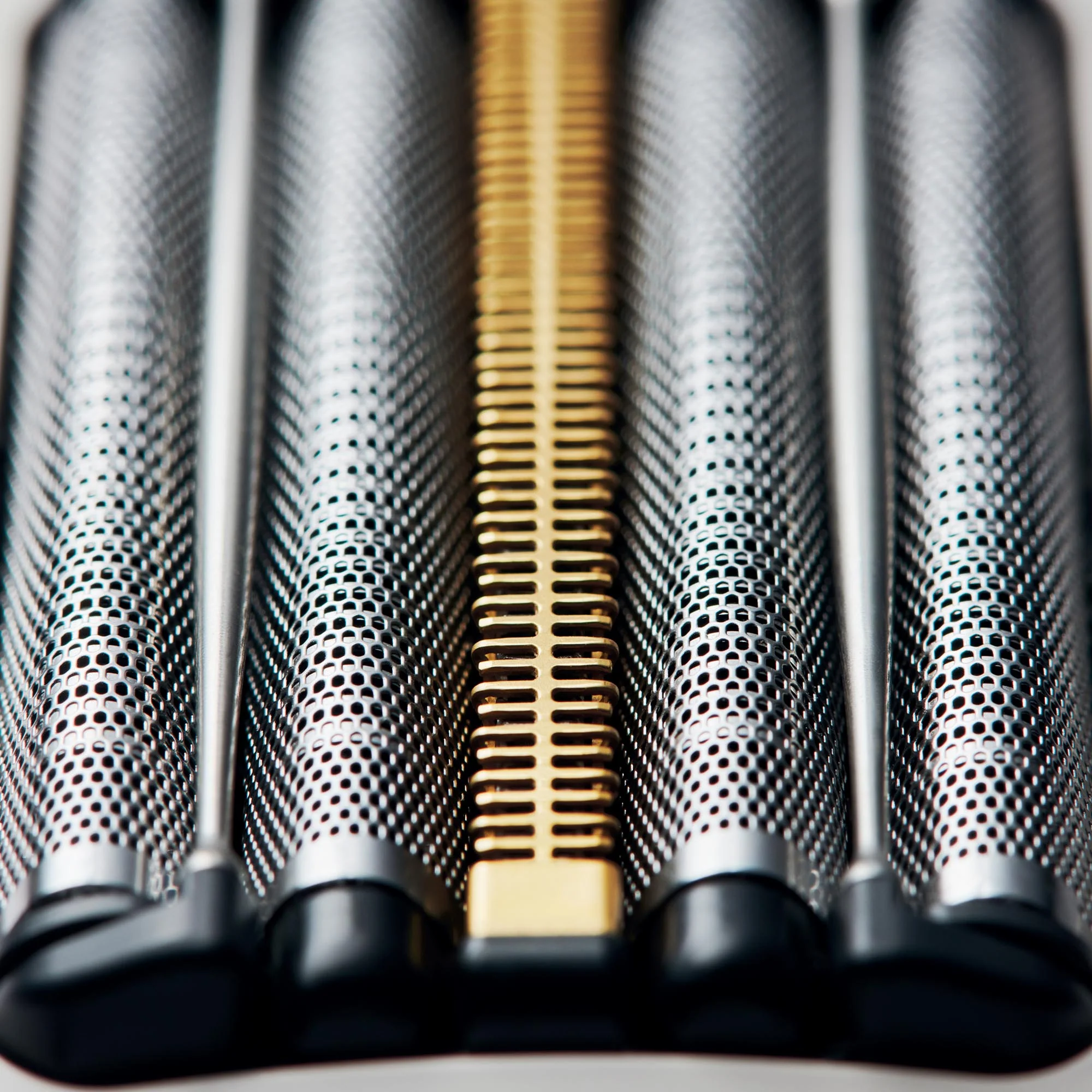 ARC5 PALM-Sized 5-Blade Electric Luxury Razor - Image 7