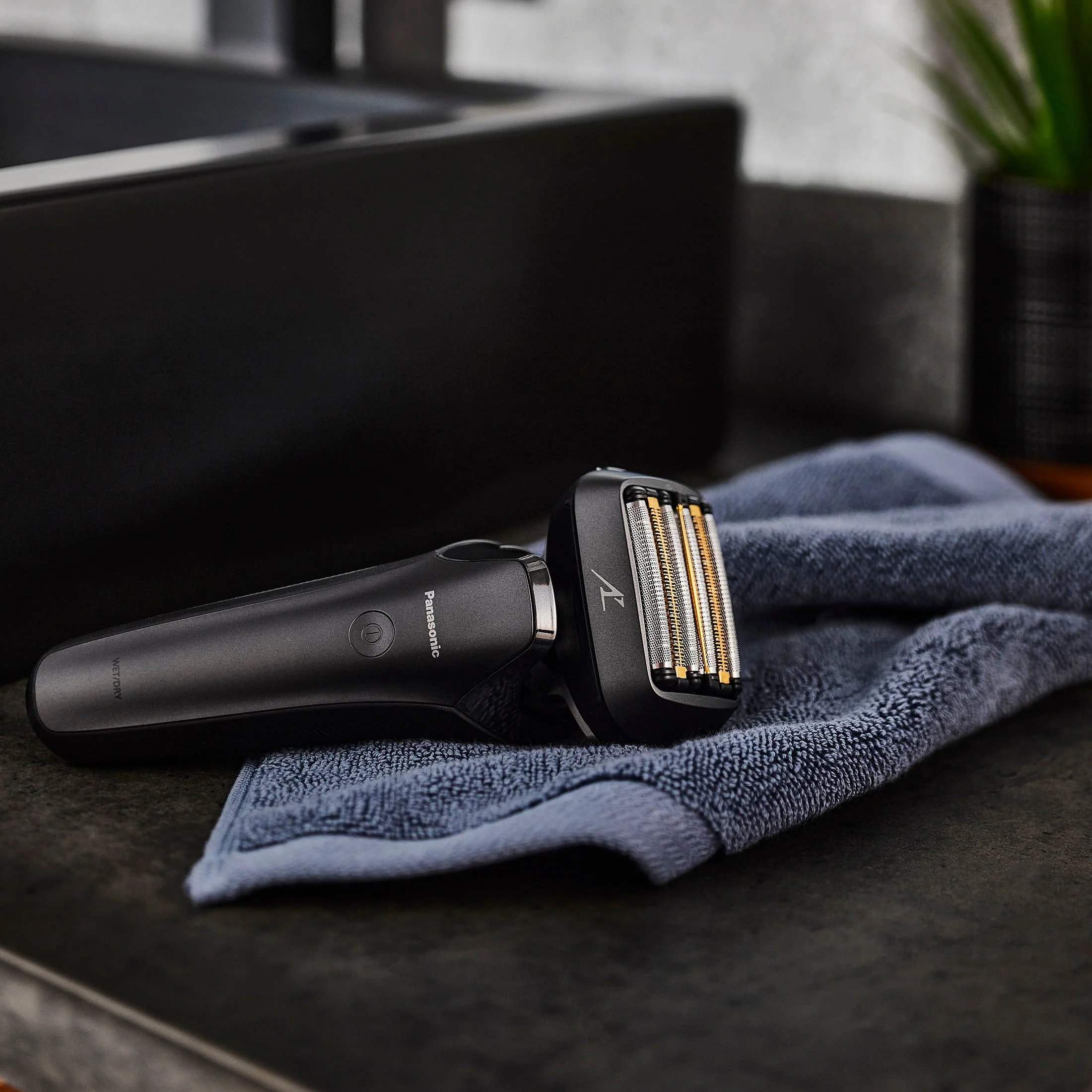 ARC6 Luxury 6-Blade Men's Electric Shaver - Image 14