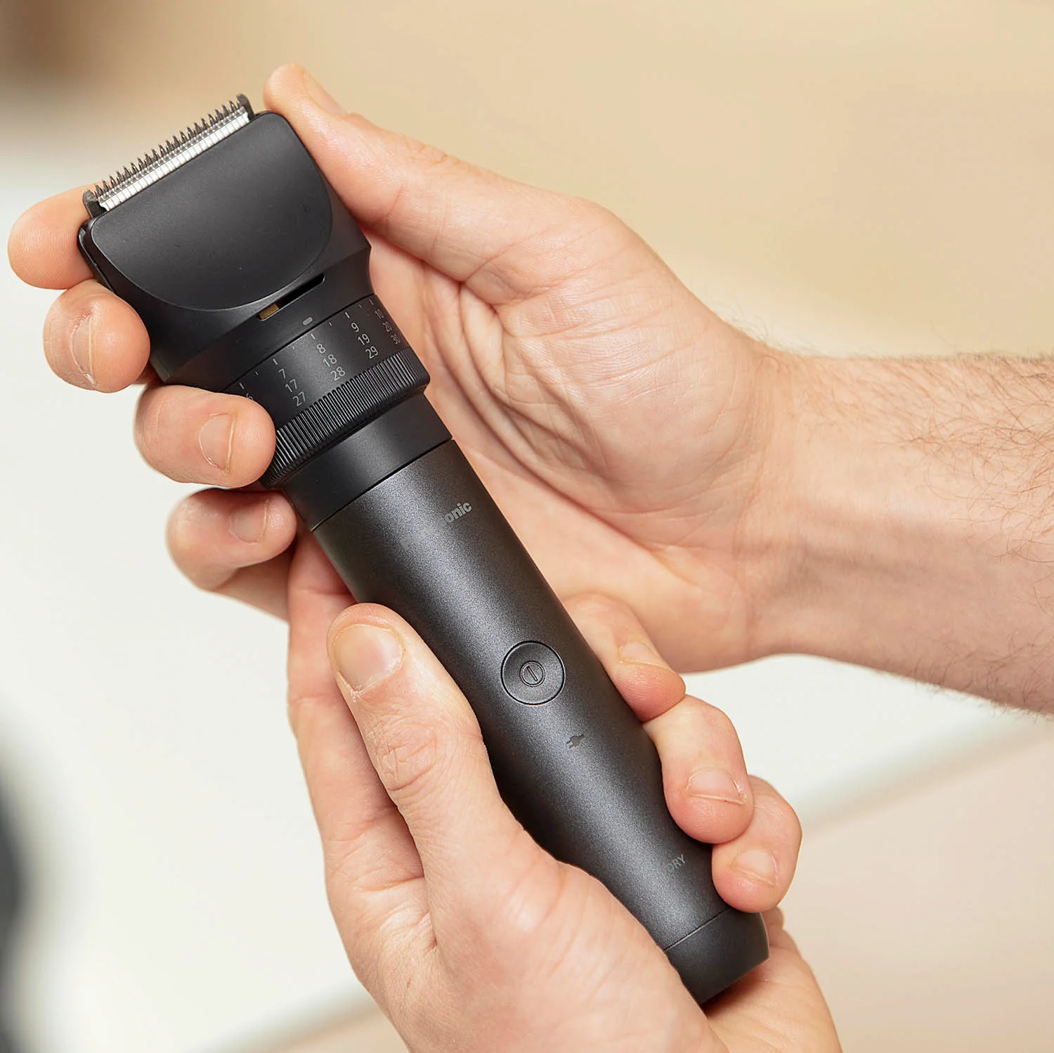 MultiShape Beard, Hair & Body Trimmer Starter Kit with 4 Combs (1-30mm) - Image 4