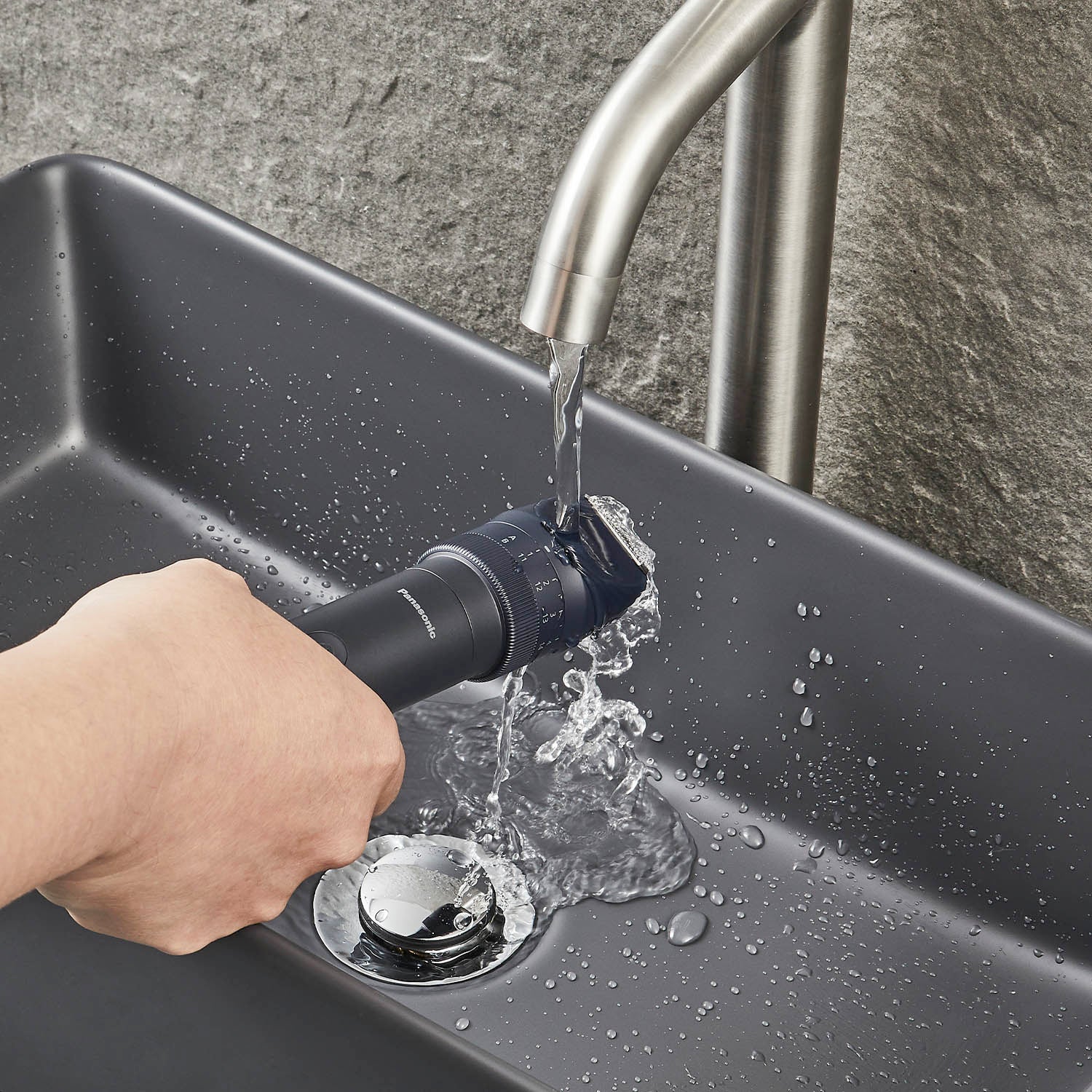 MultiShape Beard & Hair Trimmer Starter Kit with 2 Combs (1-20mm) - Image 8