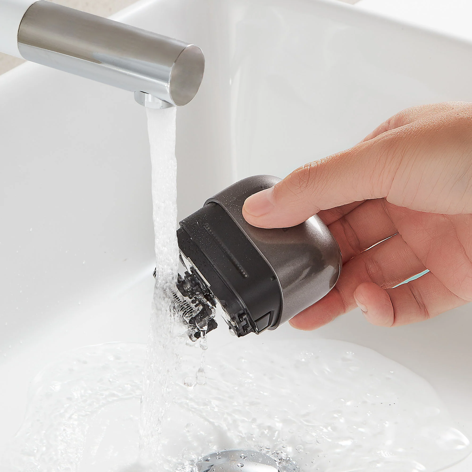 Swipe Right Electric Travel Shaver for Men - Image 10